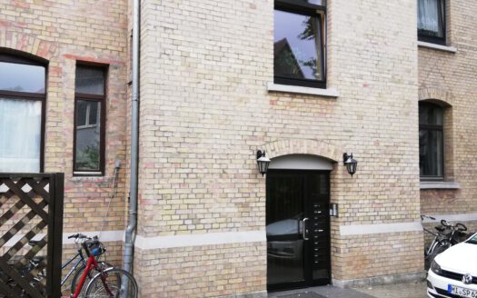 Gepflegte Dachgeschosswohnung mit Einbauküche & Gemeinschaftsgarten